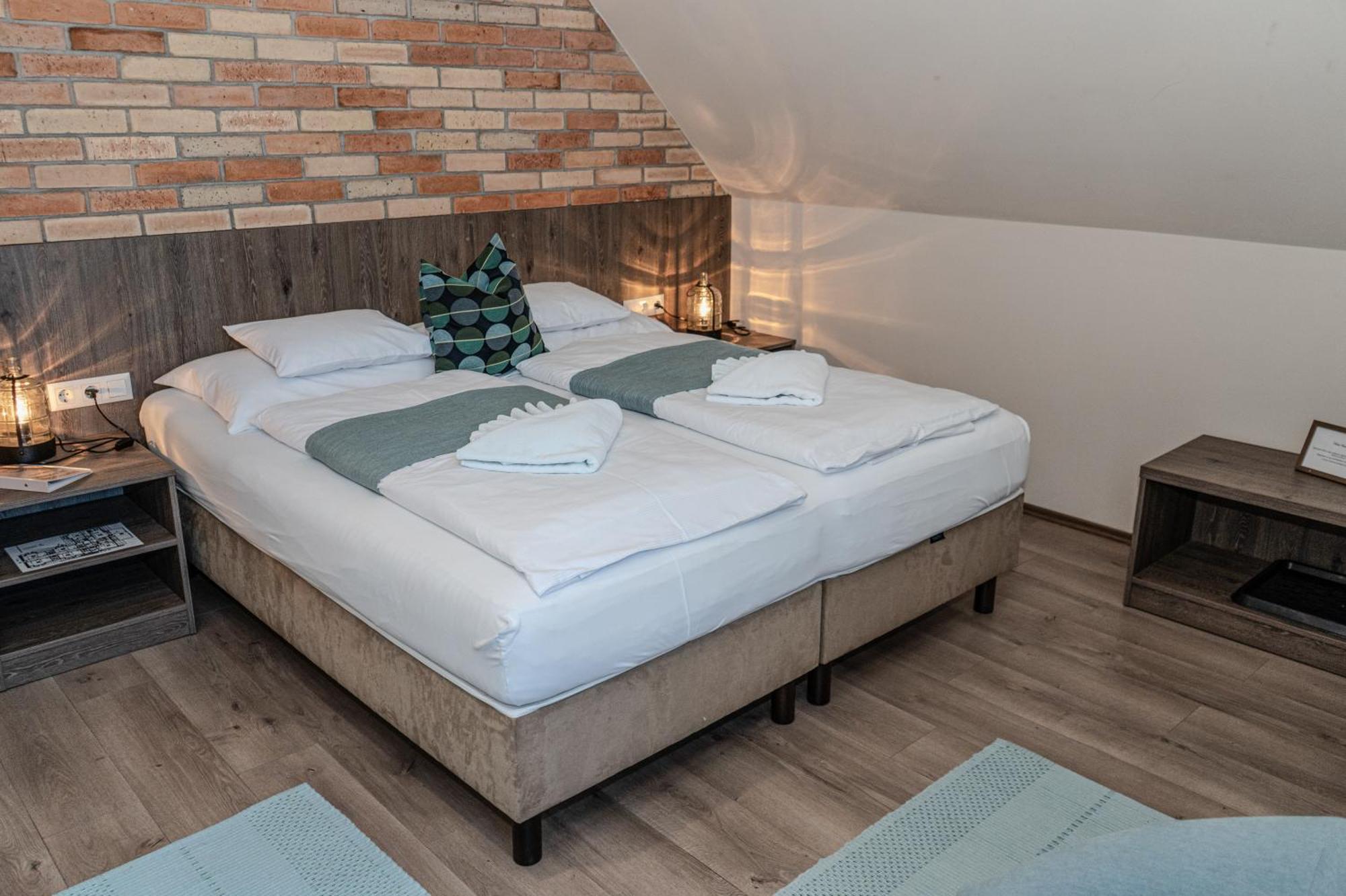Bed and Breakfast Dreko Panzio & Borbisztro Gyorujbarat Экстерьер фото