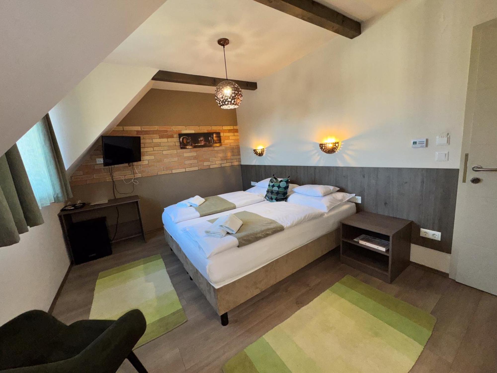 Bed and Breakfast Dreko Panzio & Borbisztro Gyorujbarat Экстерьер фото