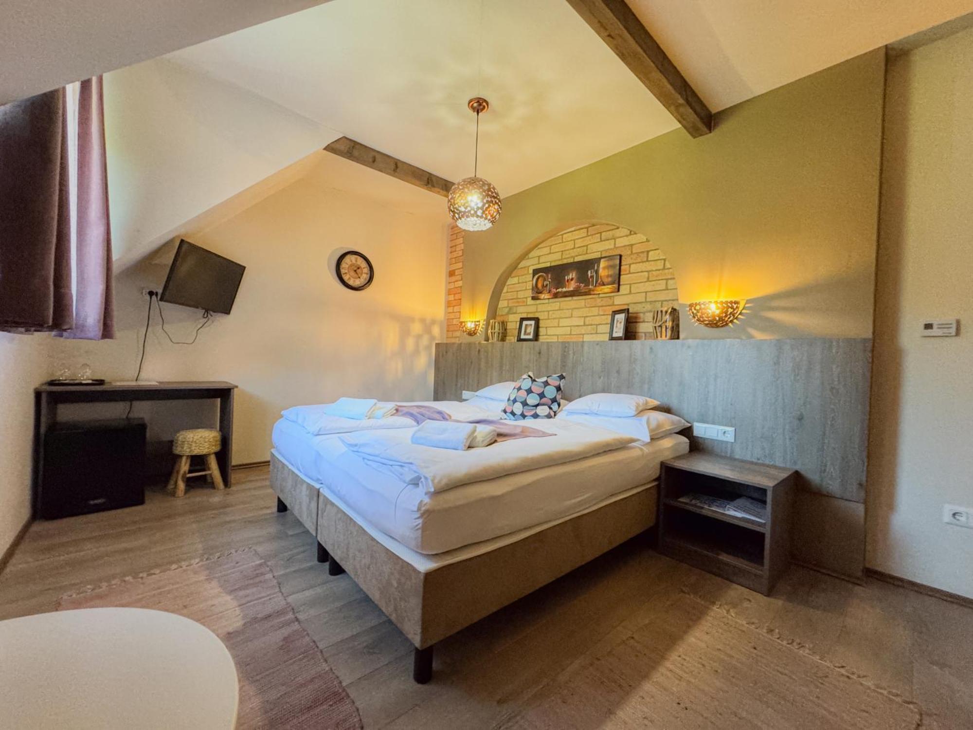 Bed and Breakfast Dreko Panzio & Borbisztro Gyorujbarat Экстерьер фото